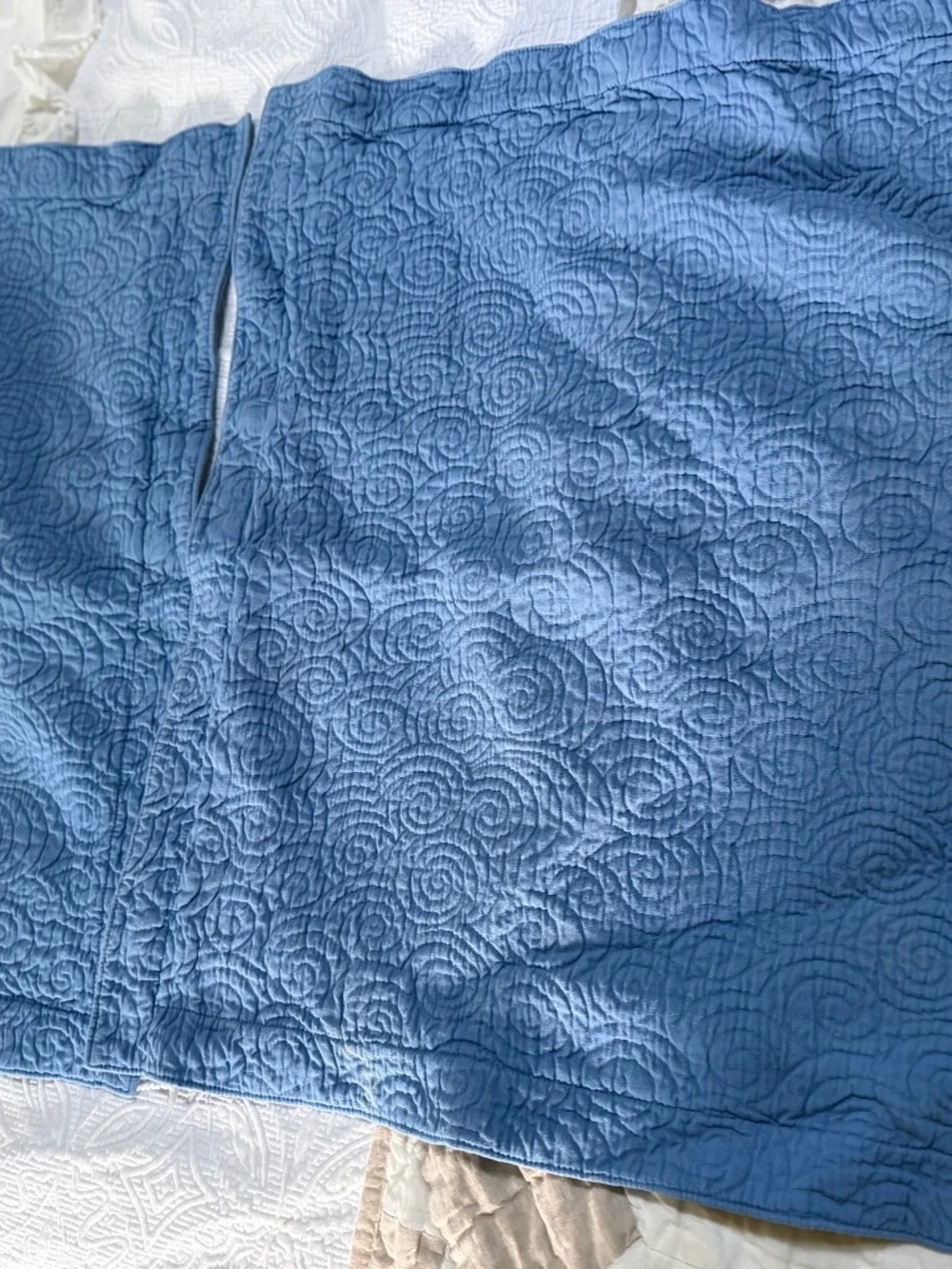 Garnet Hill metalasse, Double. Blue with 2 standard shames 100% cotton